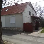 Budai Vam Apartmanhaz *