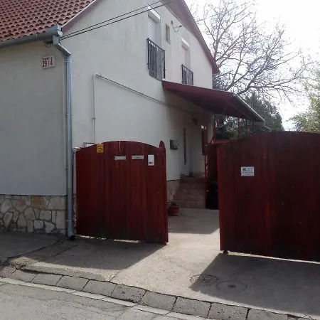 Budai Vam Apartmanhaz بيت ضيافة بيتْش