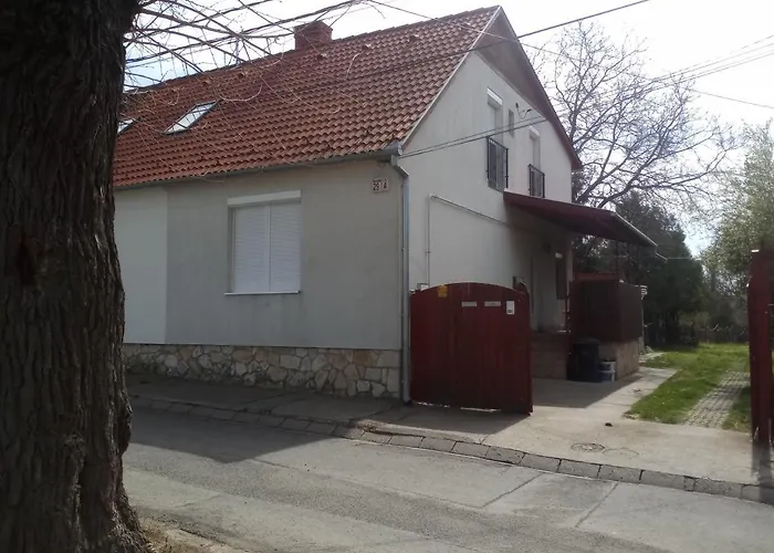 Budai Vam Apartmanhaz *