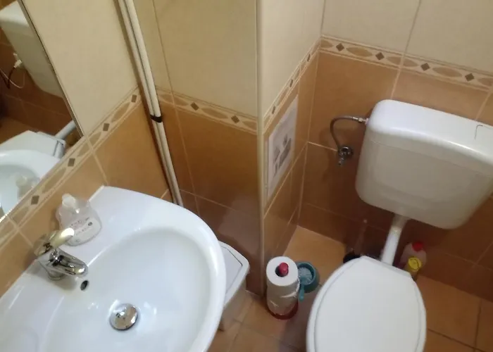 Budai Vam Apartmanhaz *