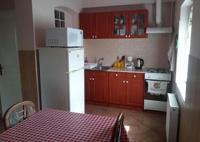 Budai Vam Apartmanhaz بيت ضيافة بيتْش